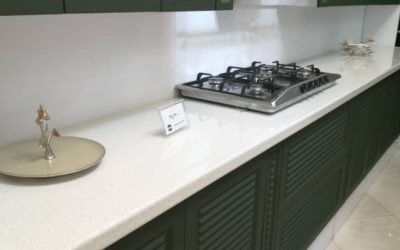 کابینت آشپزخانه با درب CNC کرکره‌ای و رنگ پلی اورتان؛ فن و هنر طراح و سازنده