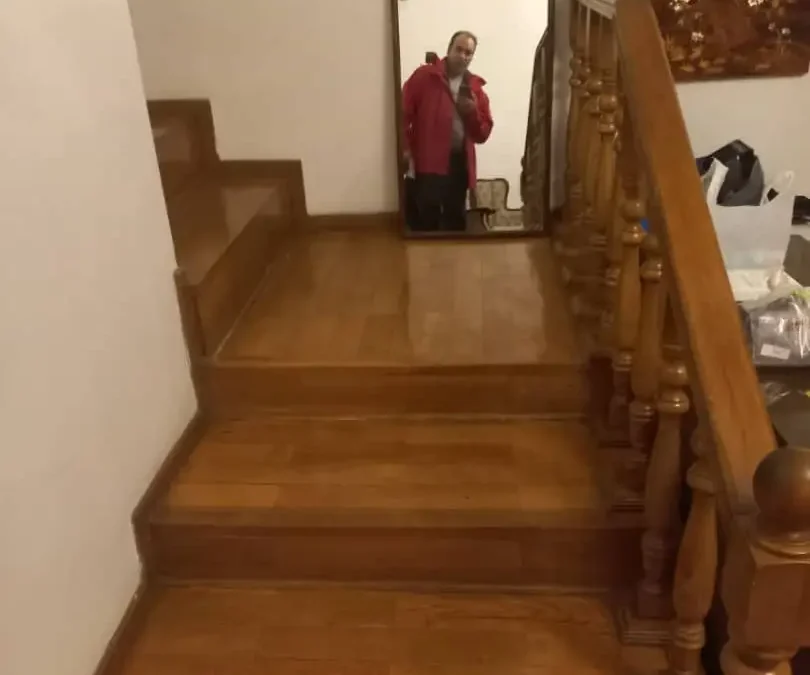 پله گرد دوبلکس فلزی با کف پلای وود روکش راش